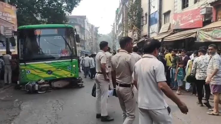 दिल्ली में दो सड़क हादसे, DTC बस की टक्कर से एक की मौत; द्वारका में भी युवक की जान गई