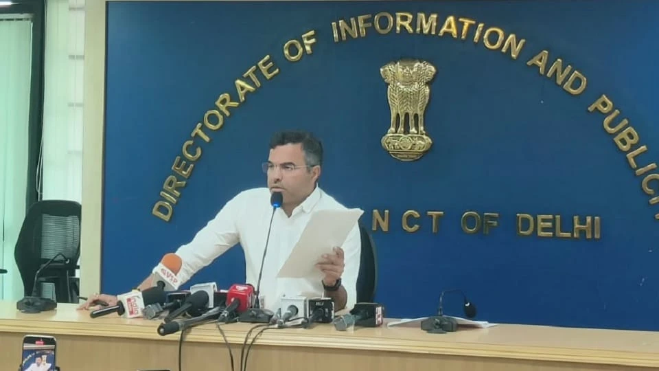 दिल्ली: बारापुला बनकर तैयार हुआ तो जाम ने खोल दी डिजाइन की खामी, पीडब्ल्यूडी मंत्री ने पिछली सरकार पर साधा निशाना
