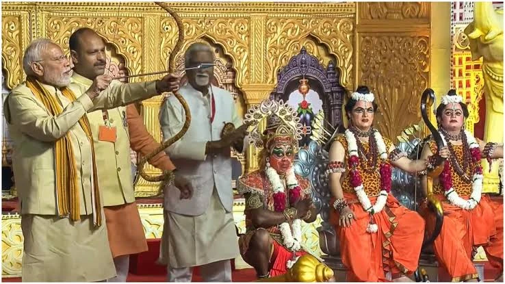 दशहरा उत्सव में शामिल हुए पीएम मोदी और राष्ट्रपति मुर्मु, देशभर में राममय माहौल