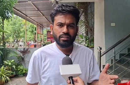 ‘हर जगह मेरा पीछा कर रही सफेद स्कॉर्पियो’, अभिजीत दीपके का दावा- घर के आसपास पुलिस ने घेराबंदी की