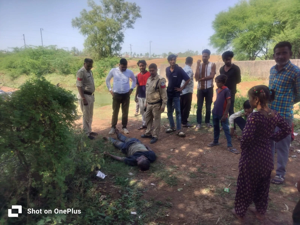 सिंगबासा तालाब के पास 40 वर्षीय युवक का शव मिला, परिजनों ने पोस्टमार्टम कराने से किया इनकार