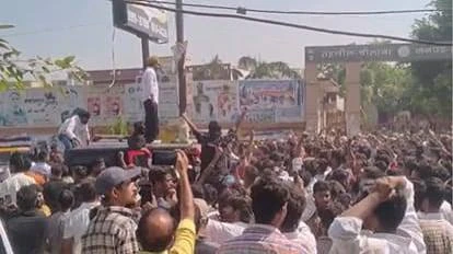 हापुड़ में यूजीसी नियमों पर बवाल, महापंचायत रोके जाने पर प्रदर्शनकारियों ने धौलाना-पिलखुवा मार्ग किया जाम