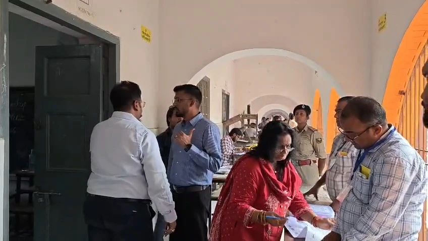 तिरहुत एमएलसी चुनाव : 42.15% और 78.10% वोटिंग, मतदान केंद्रों पर....