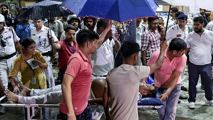 कोलकाता भगदड़: ‘पंडाल गिर रहा है’ का ऐलान करने वाला कोषाध्यक्ष गिरफ्तार, हादसे में 19 लोगों की गई थी जान