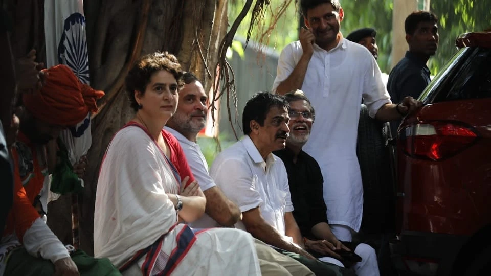 राहुल-प्रियंका के खिलाफ शिकायत: आकाशवाणी कार्यालय में जबरन प्रवेश का आरोप, कई अन्य नेताओं के खिलाफ एफआईआर दर्ज
