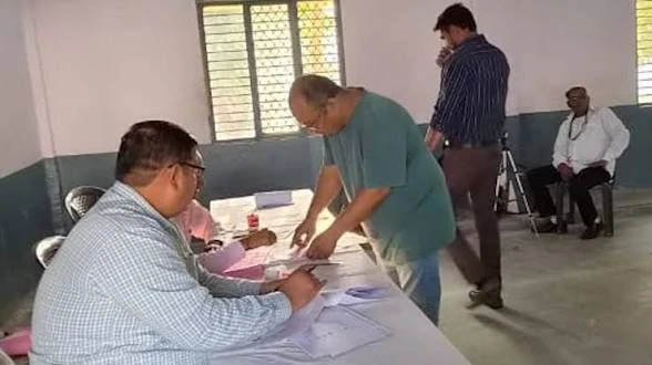 एमएलसी चुनाव: मेरठ में सपा-भाजपा की प्रतिष्ठा दांव पर, 14 निर्दलीय प्रत्याशियों से मुकाबला दिलचस्प