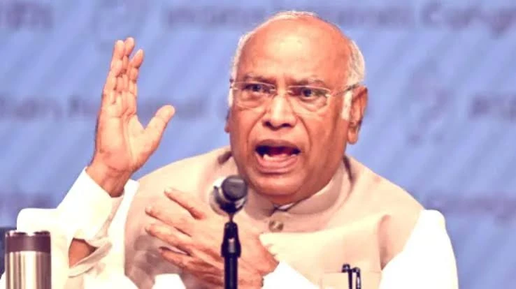 चीन को कितनी बार क्लीन चिट देंगे? खरगे ने पीएम मोदी से पूछे तीन सवाल