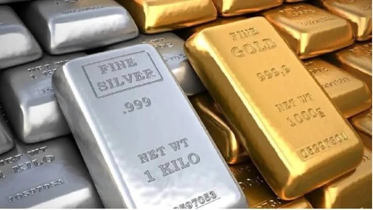 सोना ₹1,000 टूटा और चांदी ₹5,900 धड़ाम: 10 महीने के निचले स्तर पर सफेद धातु, जानिए गिरावट की वजह और नए भाव