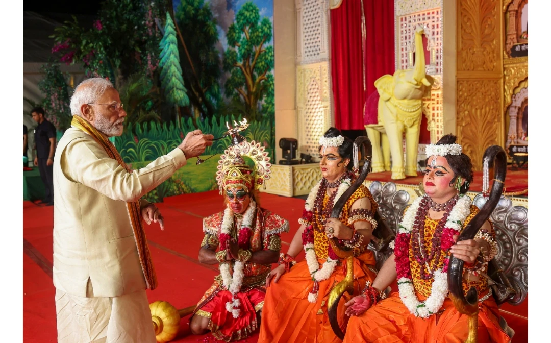 ALL ENTITIES AND POLITICAL PARTIES MUST UNITE IN THE NATIONAL INTEREST: MODI