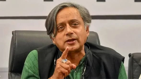 खरगे के बयान पर विवाद, शशि थरूर बोले- आम बोलचाल की अभिव्यक्ति