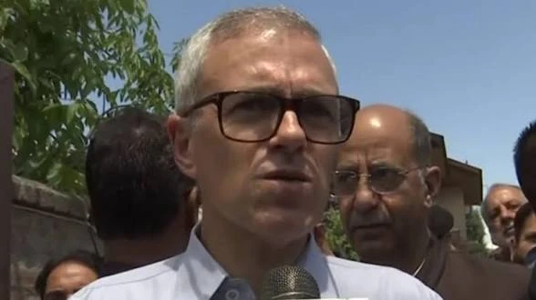महिला अधिकारी से दुर्व्यवहार पर उमर अब्दुल्ला सख्त, बोले— धमकी और डराने वाला व्यवहार बर्दाश्त नहीं