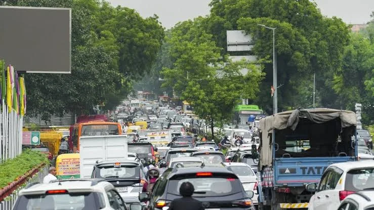 दिल्ली ट्रैफिक अलर्ट: सीजेपी के तिरंगा मार्च से 19 रास्तों पर असर की आशंका, घर से निकलने से पहले पढ़ें एडवाइजरी