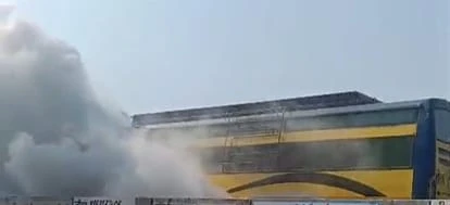बिहार में चलती बस में लगी भीषण आग, चालक की सूझबूझ से टला बड़ा हादसा