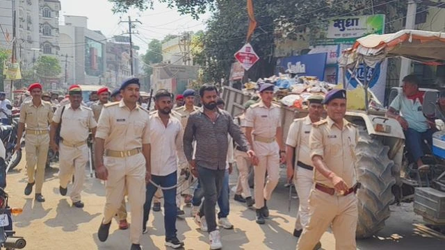 GOONDA PARADE ON ARA ROAD