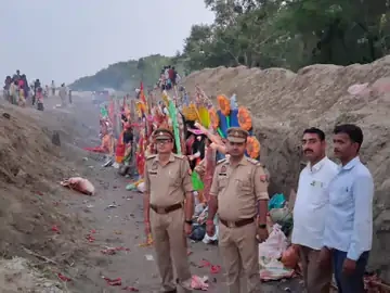 फतेहपुर: हथगाम के कोतला घाट पर 86 दुर्गा प्रतिमाओं का भू-विसर्जन