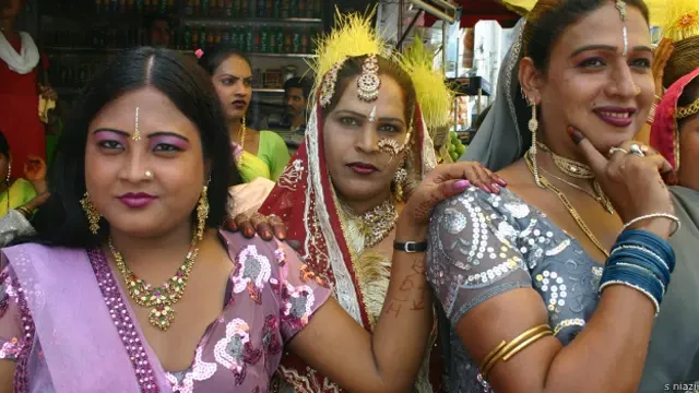 मथुरा में सैकड़ों किन्नर, विभागीय रिकॉर्ड में सिर्फ 23 प्रमाणपत्रधारी