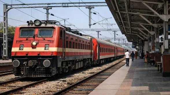 रेलवे ने 45 ट्रेनों का समय बदला, कुछ के टर्मिनल भी होंगे शिफ्ट