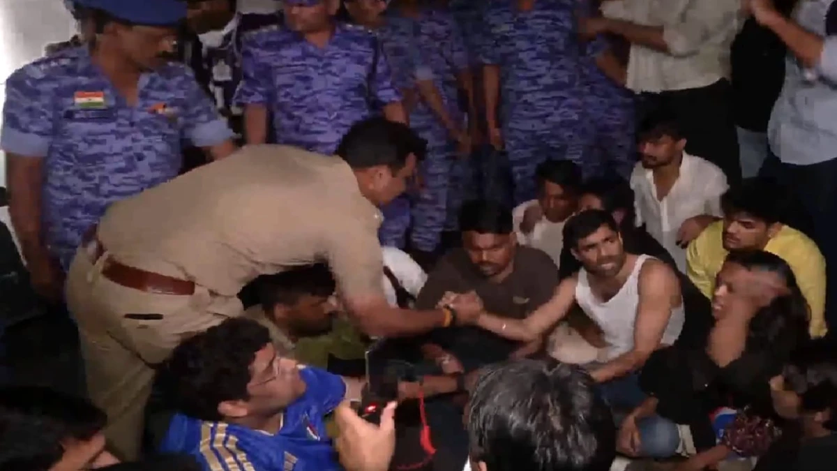 दिल्ली में एनएसयूआई कार्यकर्ताओं को हिरासत में लिया गया, पुलिस से झड़प के मामले में एफआईआर की मांग