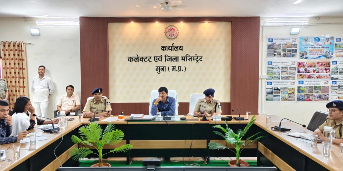त्योहारों पर गुना की यातायात व्यवस्था सुधारने की तैयारी, ट्रैफिक मित्र संभालेंगे मोर्चा; पार्किंग, फूड जोन और गुमटियों को व्यवस्थित करने के निर्देश