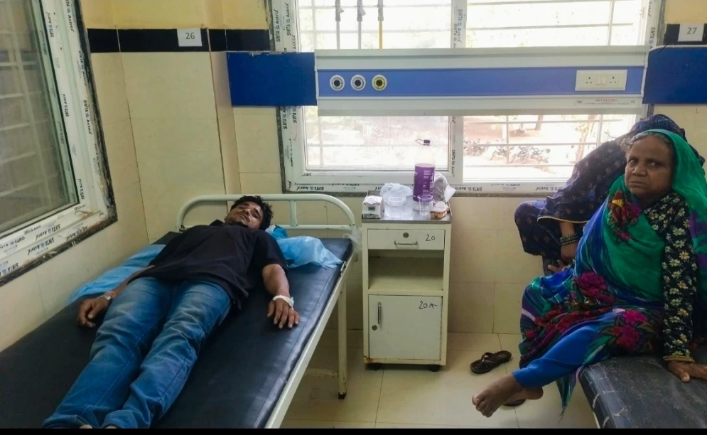 पारिवारिक विवाद में खूनी संघर्ष, भैया-भाभी पर बाहरी गुंडे बुलवाकर हमला कराने का आरोप, पति-पत्नी और मां घायल