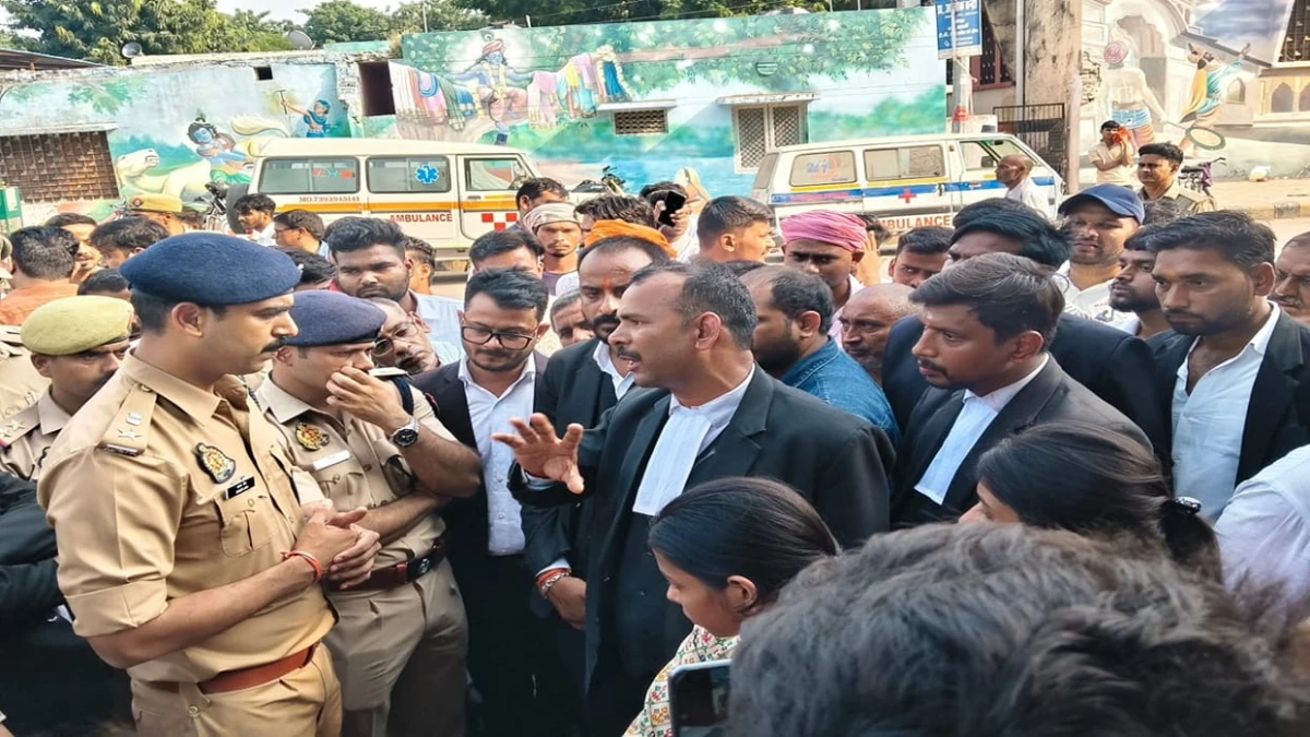 प्रयागराज में डिग्री कॉलेज कर्मचारी की गोली मारकर हत्या, जमीन विवाद में आरोपी को भीड़ ने पीटा