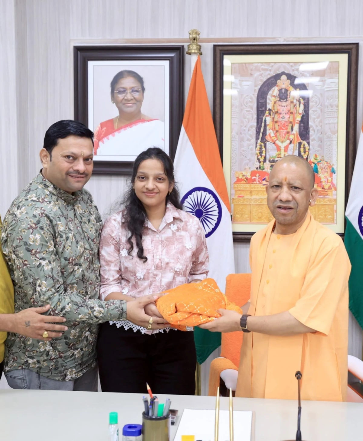 आतिशबाजी कारोबारियों को सीएम योगी ने दिलाया भरोसा, नहीं होने देंगे व्यापारियों का उत्पीड़न अनुभव अग्रवाल