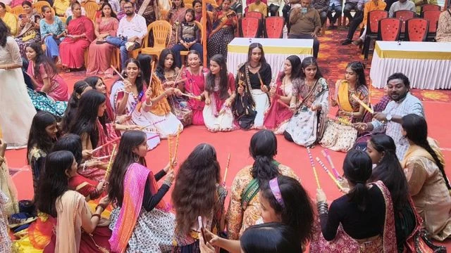 GIRLS ENTHRAL WITH DANDIYA DANCES
