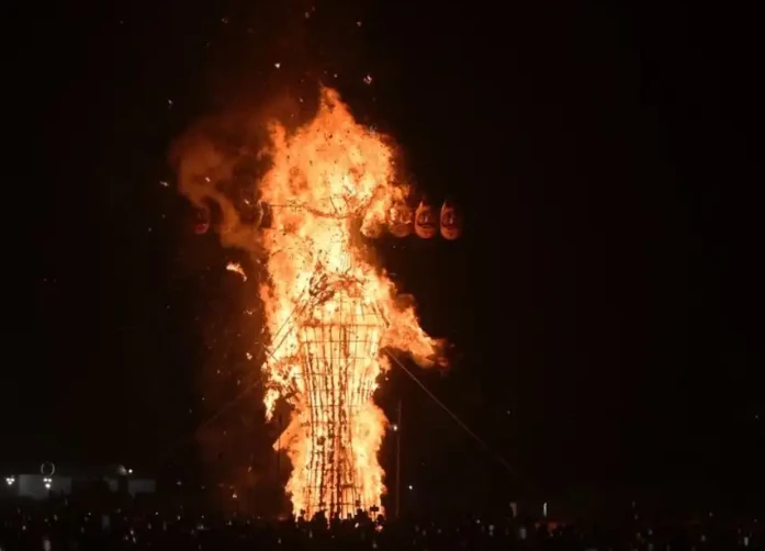 25-FOOT RAVAN EFFIGY BURNT