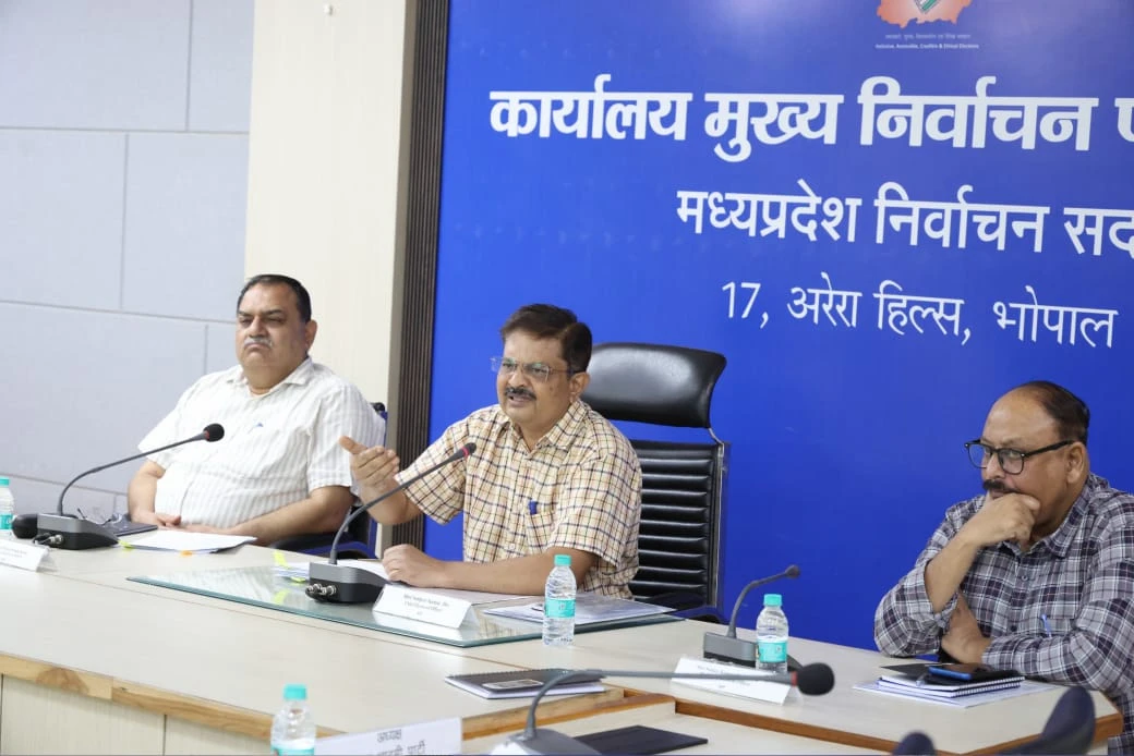 भोपाल में मतदाता सूची अपडेट करने के लिए विशेष अभियान जारी, नए और युवा मतदाताओं के पंजीयन पर जोर; फॉर्म-6 से जुड़वा सकेंगे नाम