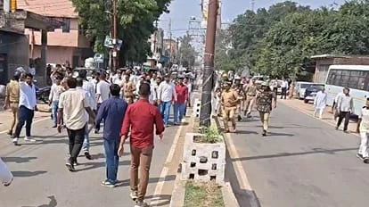 एमएलसी चुनाव: फतेहाबाद में सपा-भाजपा कार्यकर्ता आमने-सामने, पुलिस के बल प्रयोग के बाद शांत हुआ हंगामा