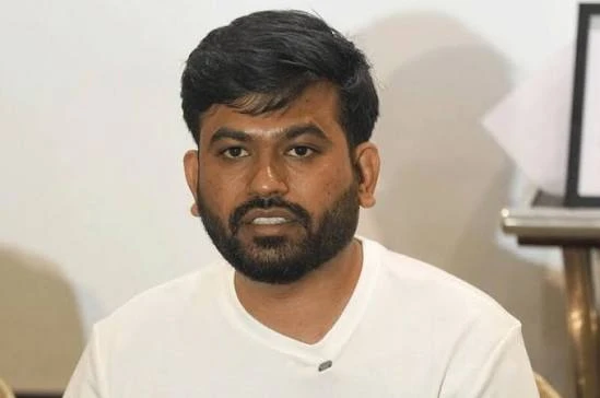 फ्रांस, नेपाल और बांग्लादेश से तुलना पर भड़के अभिजीत दिपके, बोले- हम पीछे नहीं हटेंगे