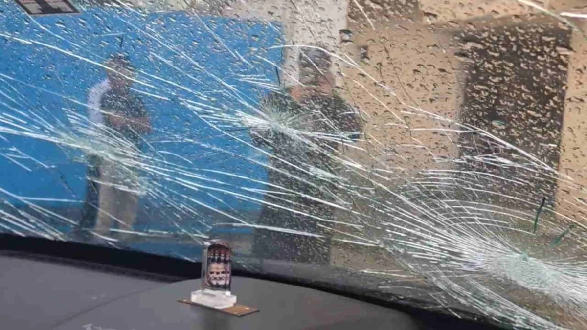 हरिद्वार में भारी ओलावृष्टि से मची अफरा-तफरी, बड़े-बड़े ओले गिरने से कई वाहनों के शीशे टूटे
