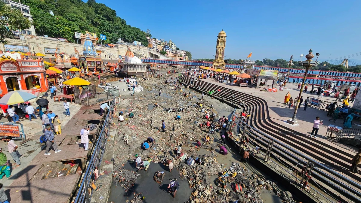 हरिद्वार की हर की पौड़ी पर गंगाजल का संकट, सूने पड़े घाट