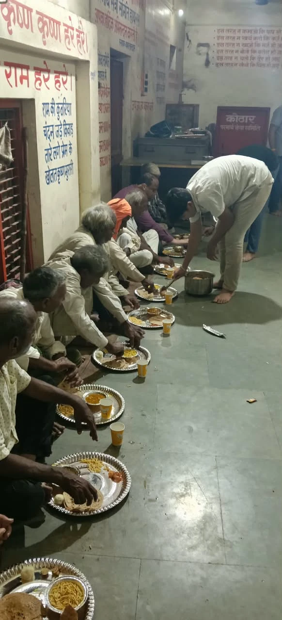 हाथरस में रोटी बैंक ने लगातार 3200 दिन पूरी की सेवा, जरूरतमंदों को हर दिन मिल रहा भोजन