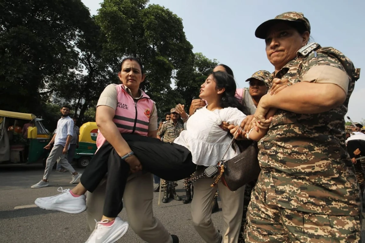 दिल्ली में एनएसयूआई का प्रदर्शन, ज्ञानेश कुमार के इस्तीफे की मांग; विनोद जाखड़ हिरासत में