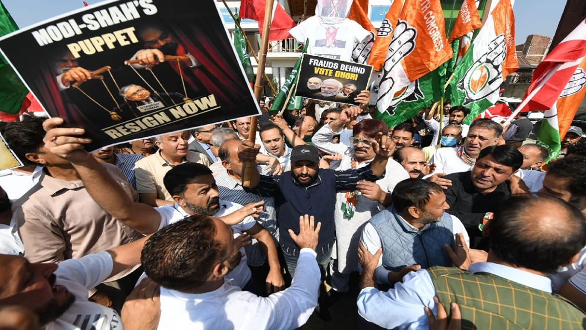 श्रीनगर में ज्ञानेश कुमार के खिलाफ प्रदर्शन, इंडिया गठबंधन समर्थकों को पुलिस ने रोका