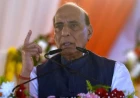 पीएम मोदी पर खरगे की टिप्पणी से विवाद, राजनाथ सिंह ने दी मर्यादा में रहने की नसीहत