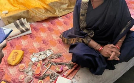 WOMAN ARRESTED WITH STOLEN JEWELRY