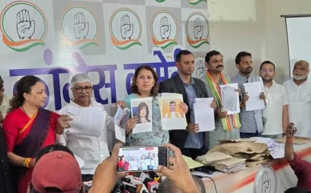 पीलीभीत की मतदाता सूची में गड़बड़ी की पुष्टि, दो कर्मचारियों पर कार्रवाई के निर्देश
