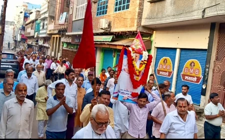 हाथरस में विरक्त संत श्री रमेश बाबा महाराज को भावांजलि, बड़ी कोठी बंदरबन से निकली प्रभात फेरी; नगर में गूंजा राधा नाम