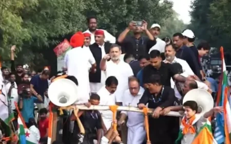विपक्ष का सुप्रीम कोर्ट तक मार्च, राहुल-प्रियंका खुली गाड़ी में सवार; अखिलेश-तेजस्वी समेत 50 से अधिक नेता और कार्यकर्ता शामिल