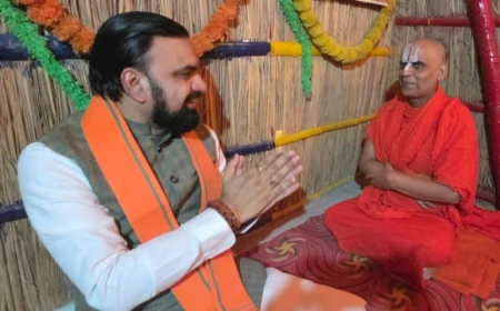 CM SEEKS BLESSINGS FFROM JIYAR SWAMI