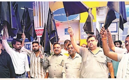 बुलडोजर का खौफ: मेरठ के बाजारों में गूंजी व्यापारियों की आवाज, तीन दिन में 17 हजार काले झंडे