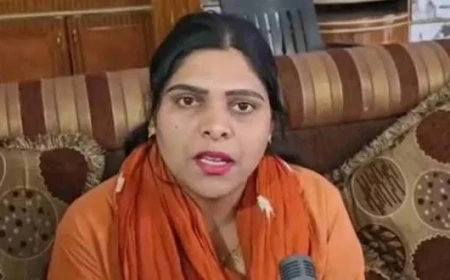 हरिद्वार: गिरफ्तारी के बाद मीडिया के सामने आईं दीपिका राठौर, बोलीं- आत्महत्या तक का ख्याल आया