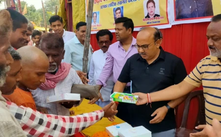 जौनपुर में राष्ट्रीय कायस्थ महापरिषद ने बांटे सैकड़ों भोजन पैकेट, एडीएम अजय अंबष्ट बोले—‘अन्नदान महादान’; 11 नवंबर को निकलेगी भगवान चित्रगुप्त की भव्य शोभायात्रा
