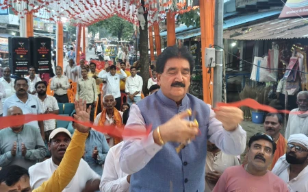 जफराबाद में भाजपा नेता ज्ञान प्रकाश सिंह ने श्रीरामलीला में उतारी भगवान राम की आरती, 20 अक्टूबर से होने वाली रामकथा में शामिल होने का दिया निमंत्रण