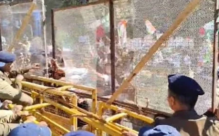 भराड़ीसैंण विधानसभा सत्र: बाहर विपक्ष का हंगामा, बैरियर तोड़ने पर वाटर कैनन का इस्तेमाल