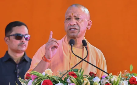 यूपी: सीएम योगी ने बताई मोबाइल से माइक्रोचिप तक की यात्रा; बोले- प्रदेश तकनीक का बाजार नहीं, निर्माता बन रहा