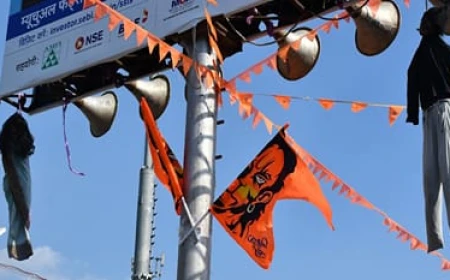 मेरठ नीला ड्रम कांड: गोरखपुर में फैसले का अनोखा समर्थन, दुर्गा पंडाल में फांसी पर लटकाए मुस्कान-साहिल के पुतले