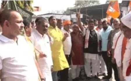 खरगे के बयान पर भाजपा का देशव्यापी प्रदर्शन, पटना में फूंका पुतला